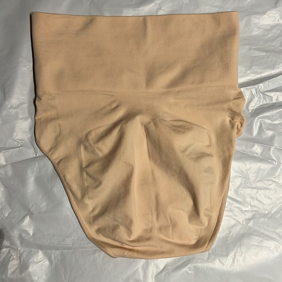 NWOT SKIMS Everyday Shaping Panties - Brief Size: S/M - Picture 4 of 5